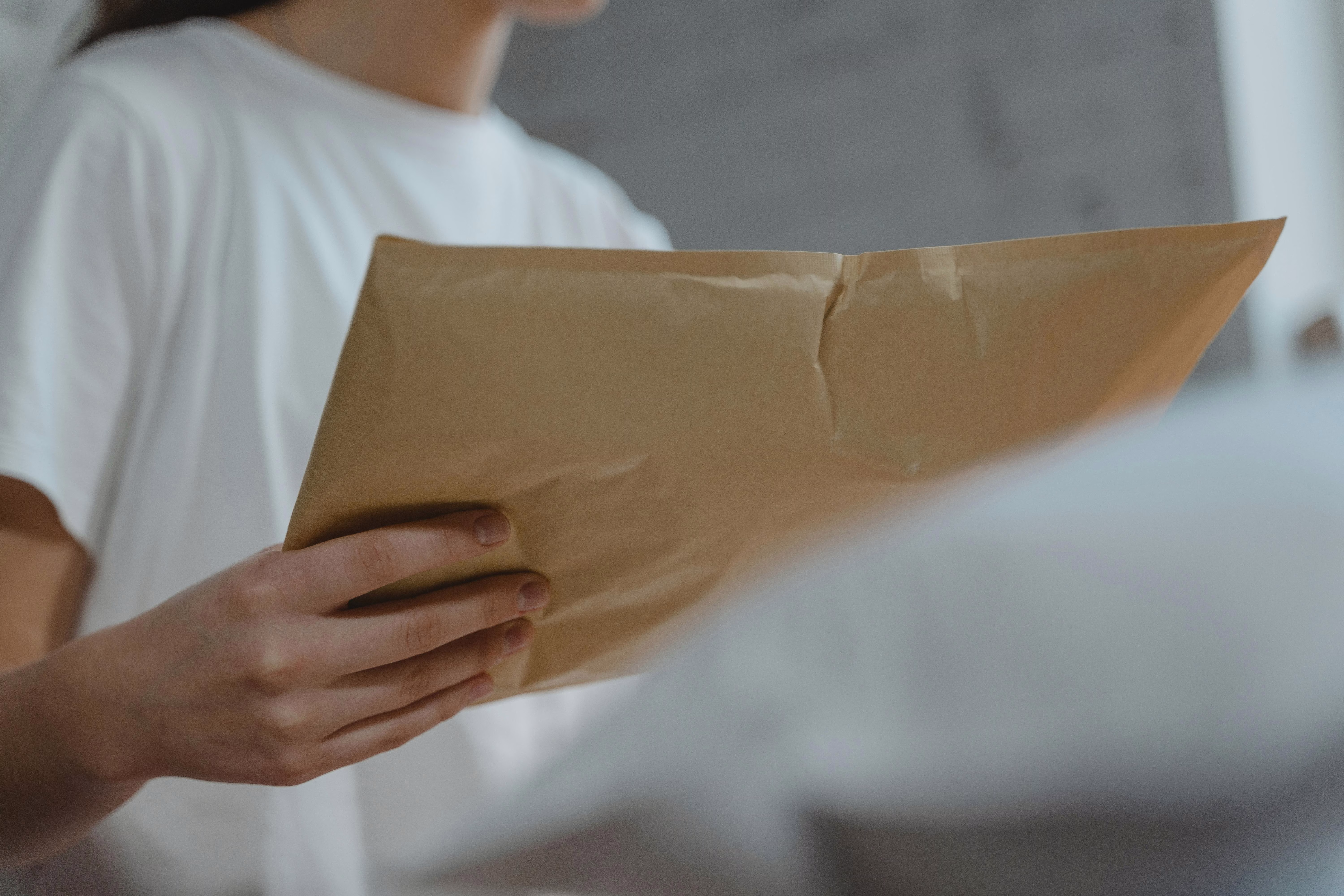 How to Find the Best Document Courier Service from Gurgaon to Oman?